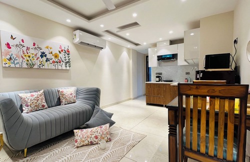 Sector 14 Hotel | ZEN Suites Gurgaon - LUXE Stays Collection