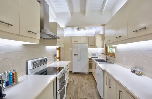 Folkestone House | ZenBreak Thespina on the Beach is a unique and beautiful beachfront villa on the West Coast