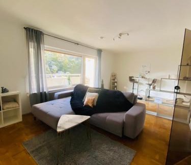 Luedenscheid Apartment | Zentral gelegenes Apartment - DSL, Küche, Balkon, Parkplatz