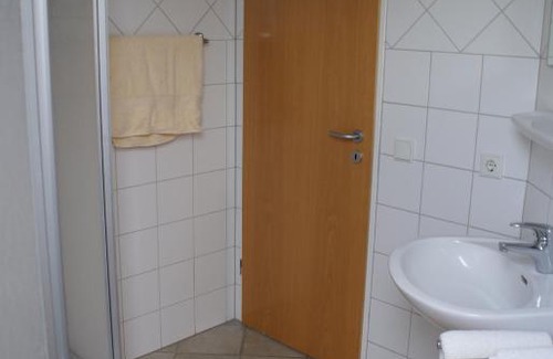 Rondorf House | Zimmer mit Gartenblick