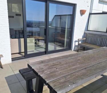 Heist Apartment | zonnig vernieuwd penthouse dicht bij het strand