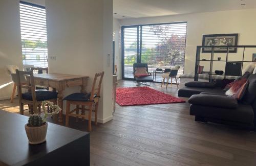 Muengersdorf Apartment | Zum EM Stadion zu Fuß - Luxus im Grünen