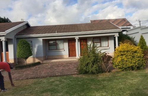 Grahamstown Bed & Breakfast | Zuzani Ikhaya B&B