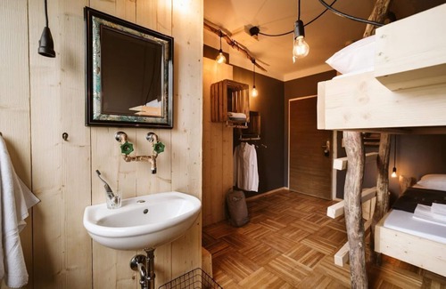 Elisabeth-Vorstadt House | Zweibettzimmer, Dusche - The Keep Eco Residence