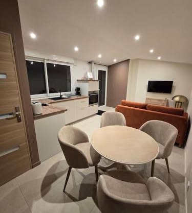 À L'ombre Du Pêcher