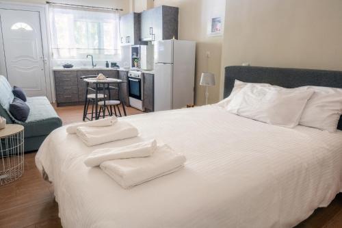 Γκαρσονιέρα 1 δίπλα στη θάλασσα!