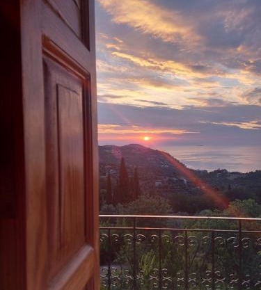 Μπαλκόνι του Αιγαίου father's house in Kimi