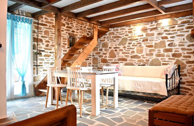 ΠΑΡΑΔΟΣΙΑΚΗ -ΧΩΡΙΑΤΙΚΗ ΚΑΤΟΙΚΙΑ ΜΕ ΑΥΛΗ