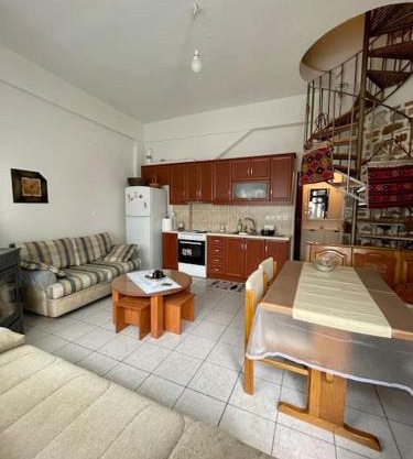 Όμορφο κατάλυμα στην κεντρική πλατεία του χωριού