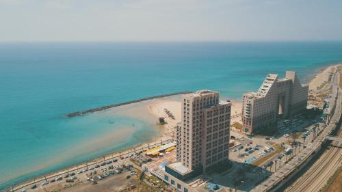 מגדל אלמוג חיפה - דירות "בלו ביץ'" על הים
