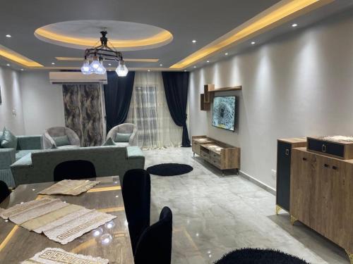 شقق سكنيه رائعه الجمال تطل علي النيل
