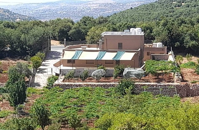 مزرعة القيقب عجلون wild strawberry villa ajloun