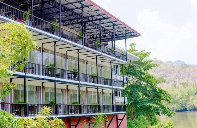 เพชรมณีกาญจน์ บีช รีสอร์ท