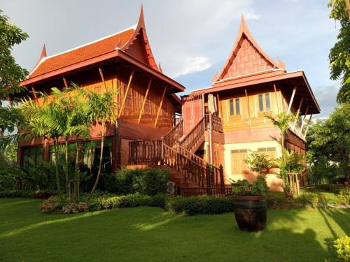 เรือนไทยพราวพิมาน Proudpiman Thai House