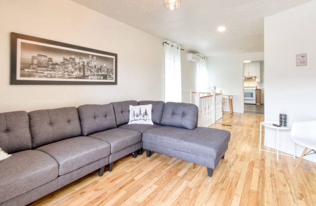 012- Large 2 bedroom apt on 2 floors with parking and air conditioning