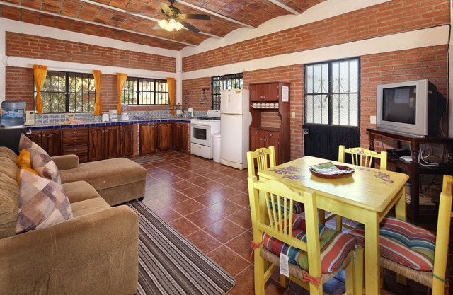 1/2 block to beach! Private Terrace; Pool. Casa Sonrisas at Casa-Pacifico