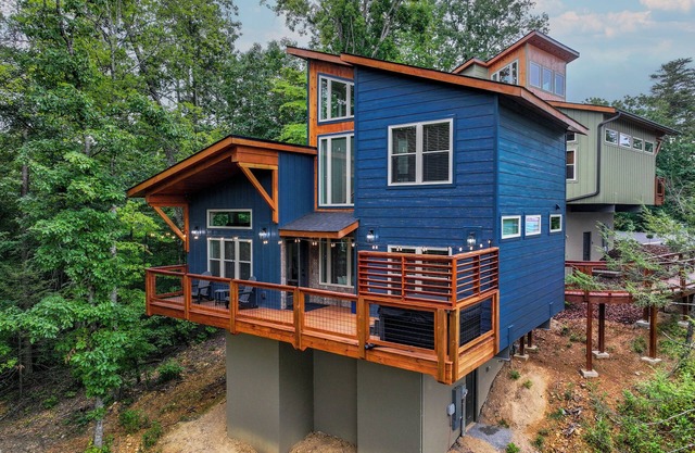 1/2 mile to Dollywood * In town * So convenient- perfect home base.