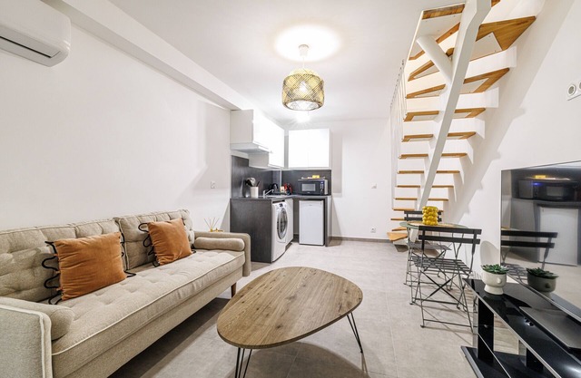 1 Bdr Duplex Downtown – AC