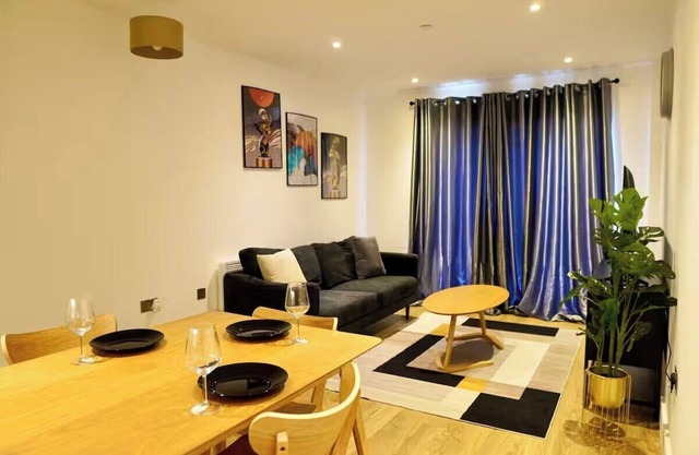 1 Bed Apartment- Sleeps 2, Parking, Pets Allowed