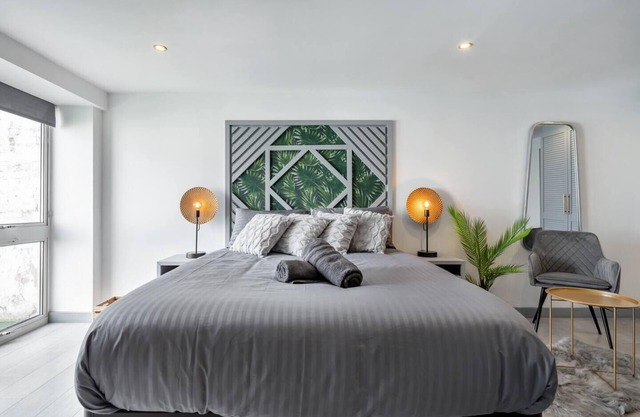 1-Bed Flat in West London, Sleeps 2