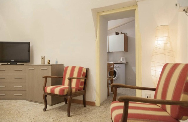 1 Bed Flat - Sleeps 2 - Parking