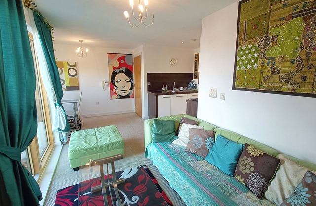 1 Bed Flat - Sleeps 5 - Pets - Garden - Parking