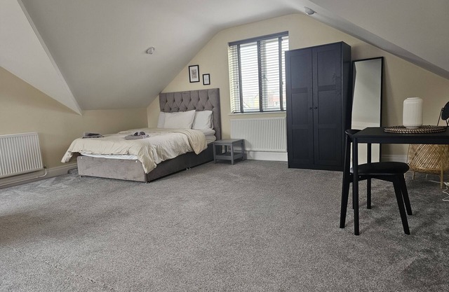 1 Bed Loft - Sleeps 2 - Parking - Wifi