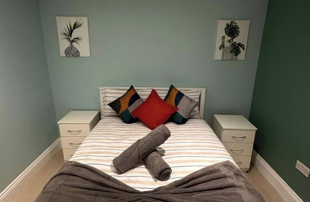 1-Bed - Sleeps 4 - Free Parking