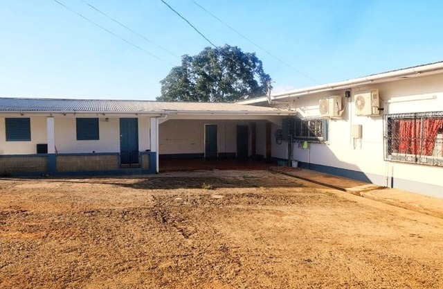 1 Bed Studio Apt - Parking, Wifi, Mountain Views