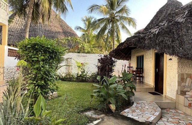 1 Bed Villa - Sleeps 2 - Parking - Wifi