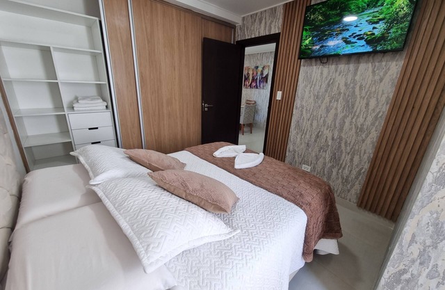 1 bedroom apartment, 2 TVs, 2 A/Cs, swimming pool & cowork