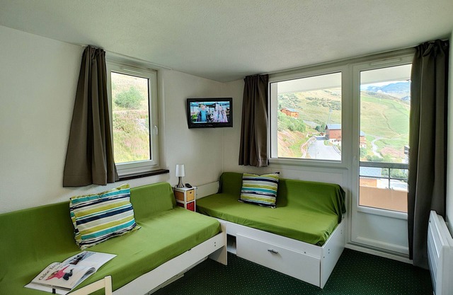 1-bedroom, 4 pers, south-facing balcony, near slopes and shops, pets ok