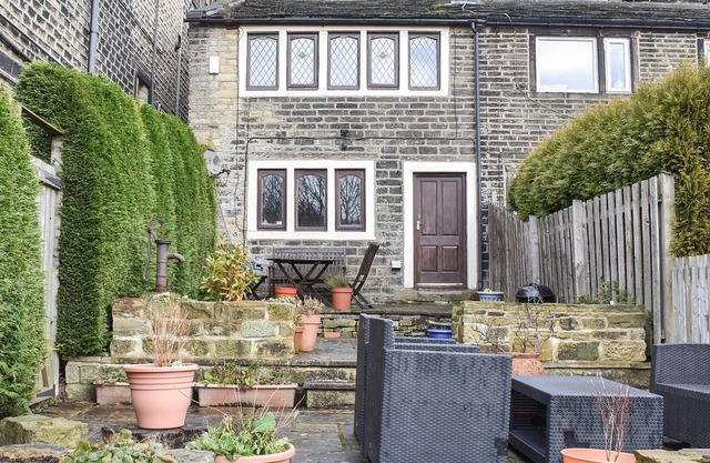 1 bedroom accommodation in Golcar, near Holmfirth