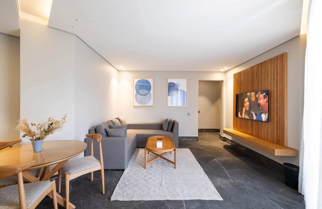1-Bedroom Apart with Sofa Bed in Silver Palm SF
