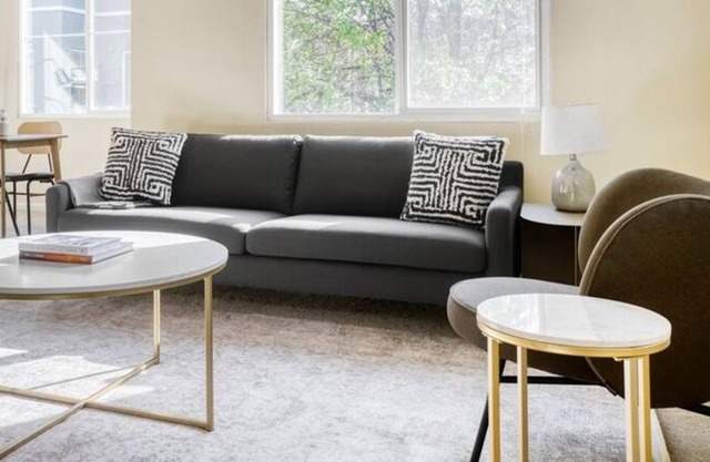 1 Bedroom Apartment L-562581 by Houzlet