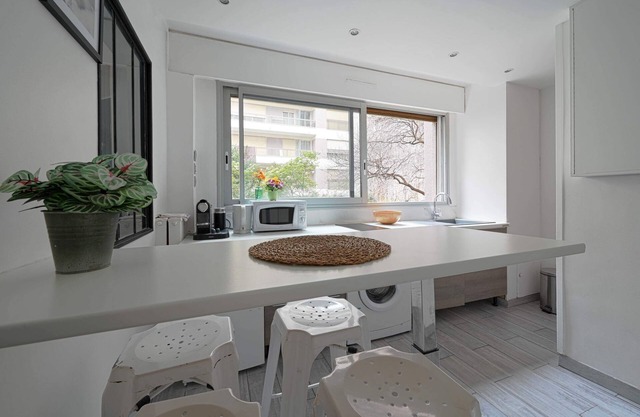 1 Bedroom Apartment - Monet Museum & Trocadero