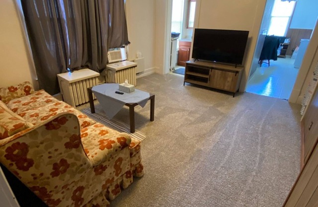 1 Bedroom Apartment Near Marathon and Hershey