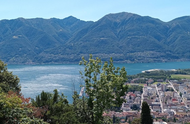 1-bedroom apartment with great views to Lake Maggiore and the city of Locarno