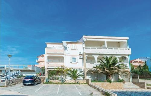 1 Bedroom Cozy Apartment In Vidalici