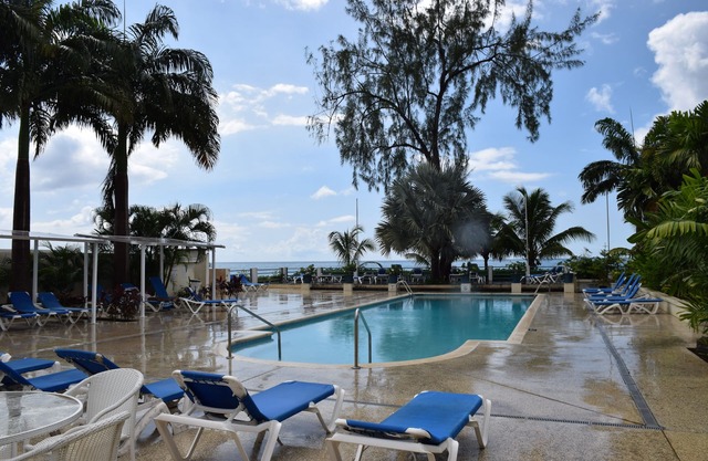 1 Bedroom flat, Air. Cond, Swimming Pool, 10 minutes from Beach