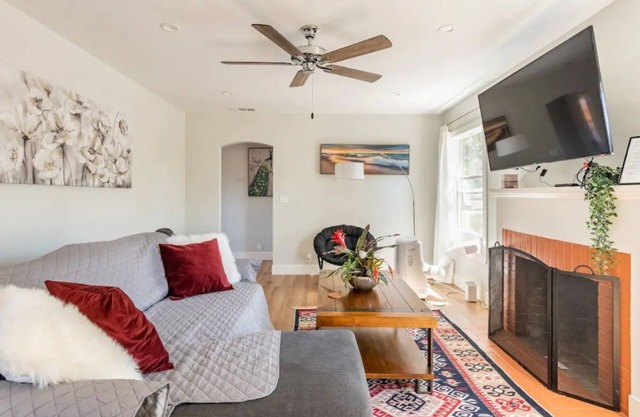 1 Bedroom Home with Home Office