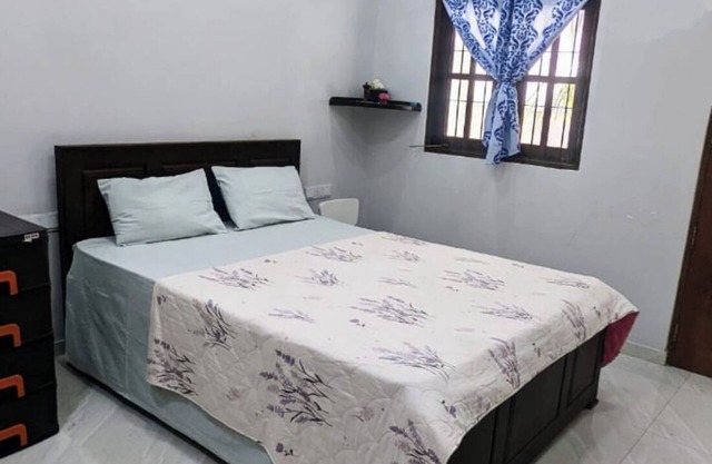 1-Bedroom House with Veranda and Free Parking