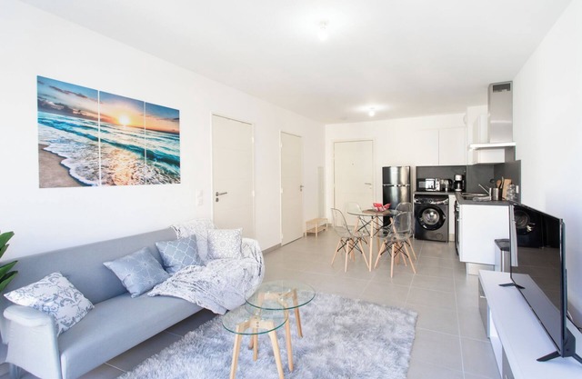 1-Bedroom in the Heart of Riquier, 3 min from SNCF Train Station