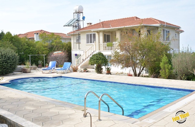 1 Bedroom poolside apartment