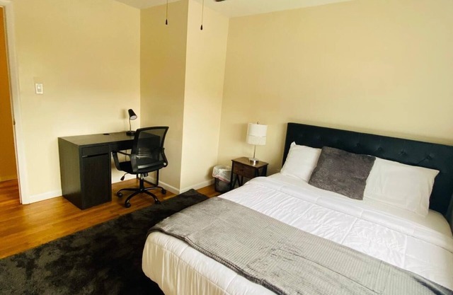 1 Bedroom Terrace view Quiet Neighborhood shared bathroom living room,kitchen #3