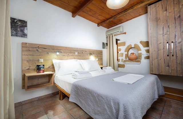 1-bedroom Topolia House with shared pool