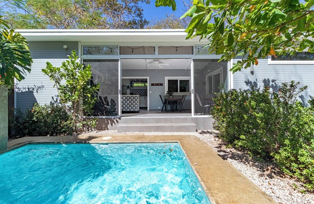 1 Block From Surf - Charming Beach House w/Pool - Avellanas