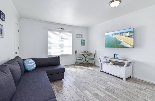 1 Block From Virginia Beach Resort Oceanfront & Boardwalk