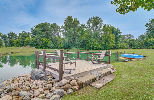 1 Block to Lake Huron: Pet-Friendly Apt w/Kayaks