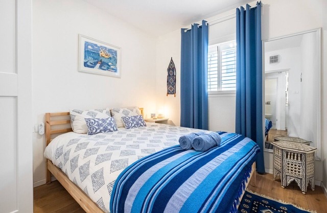 1 BR apt in Tel-Aviv, historic area, beach nearby, AC, shelter room